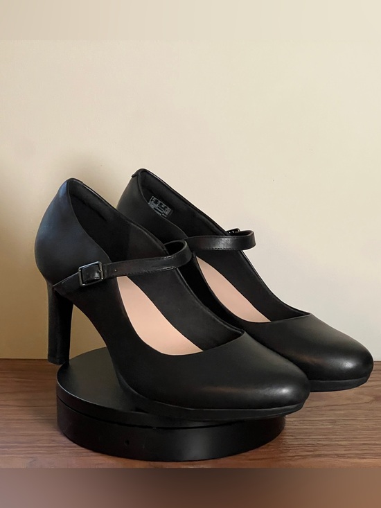 Shoes - Clarks Ambyr Shine Leather Mary Jane Heeled Pumps - US 12